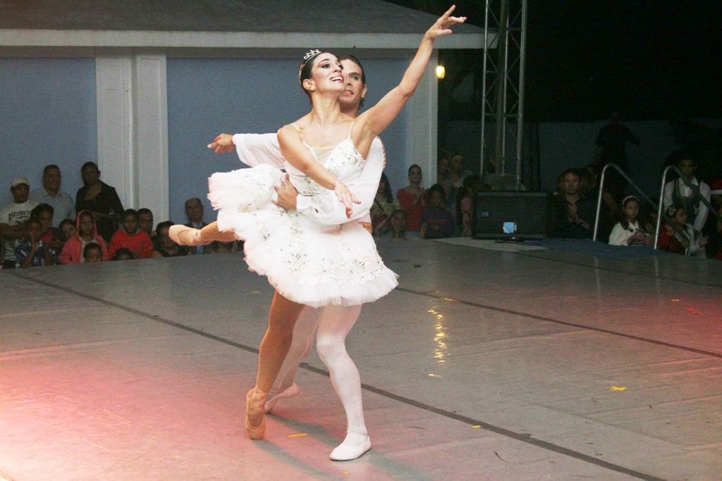 Escenas de la reina en el baile